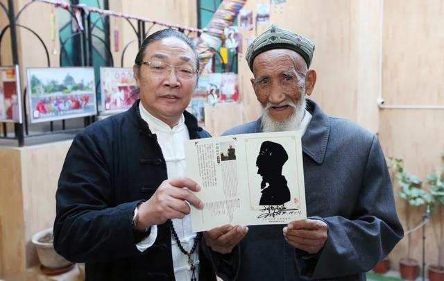 李寿亭从事中医诊疗40余年,作为中医世家第六代传人,独创李氏中医著名